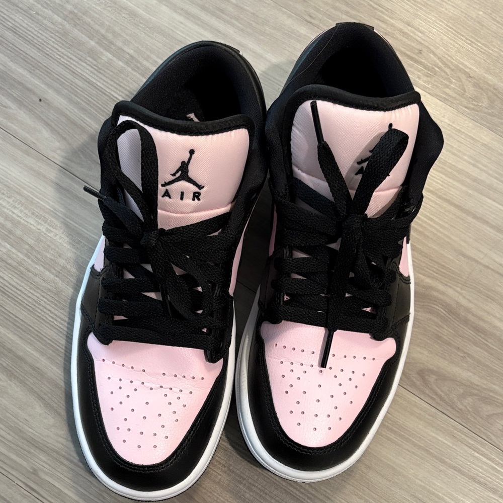 Women’s black and pink air jordans shoes
